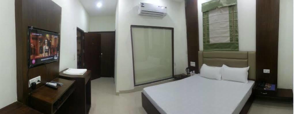 Jagādhri Hotel Ng Paradise מראה חיצוני תמונה
